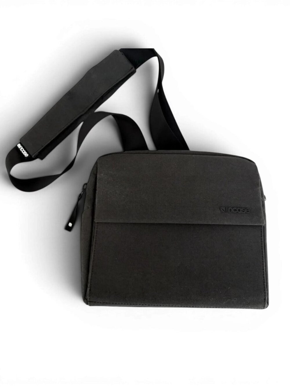 INCASE grey Field Bag View iPad Mini Crossbody Tech Minimalist sleek compact